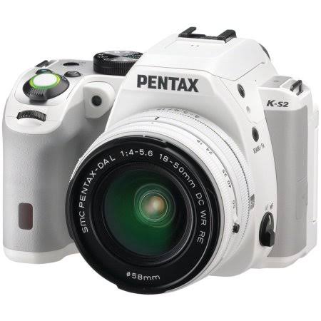 White Digital SLR Camera with Lens V254969