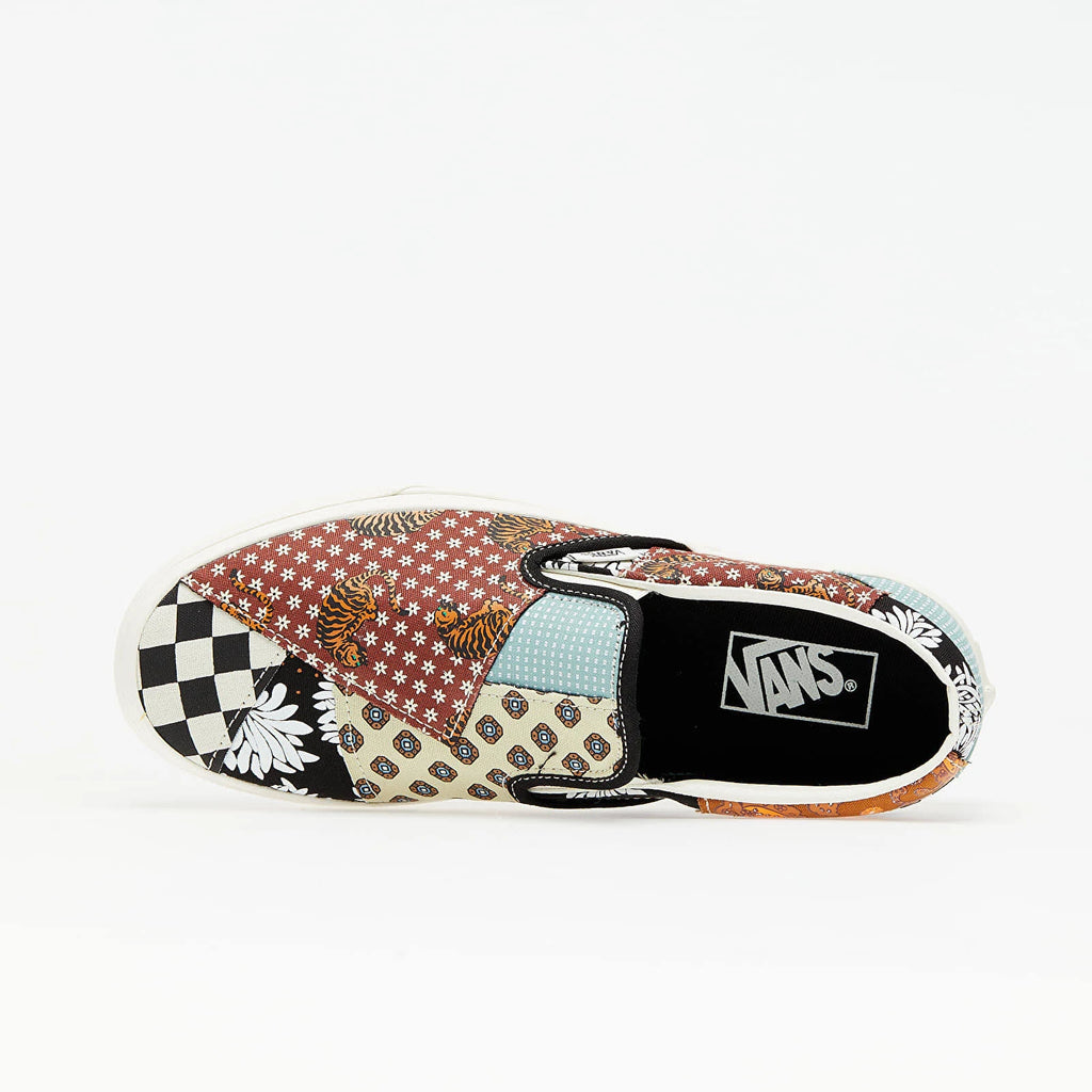 Black/True White Slip-On Shoes E650