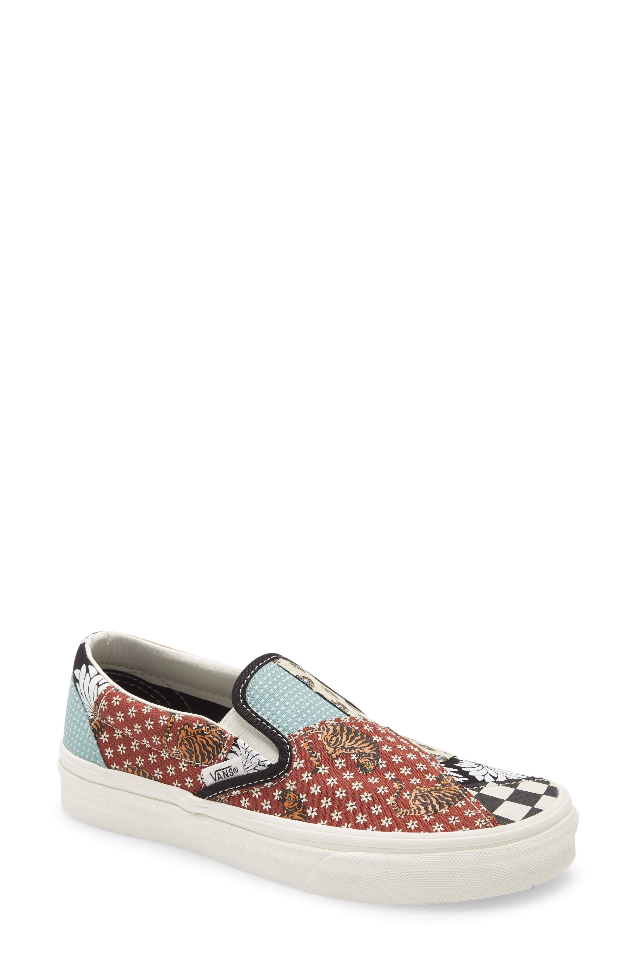 Black/True White Slip-On Shoes E650